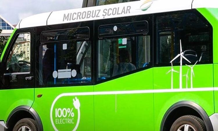 Microbuze școlare electrice pentru elevii brăileni