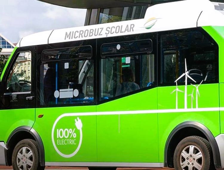 Microbuze școlare electrice pentru elevii brăileni